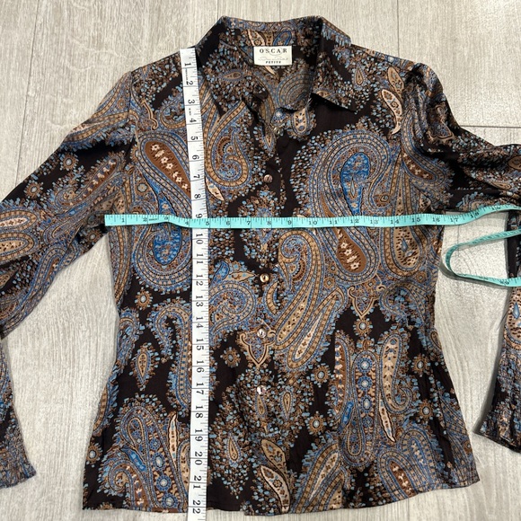 Oscar De La Renta petite brown and blue silk paisley long sleeve top. - Picture 8 of 8